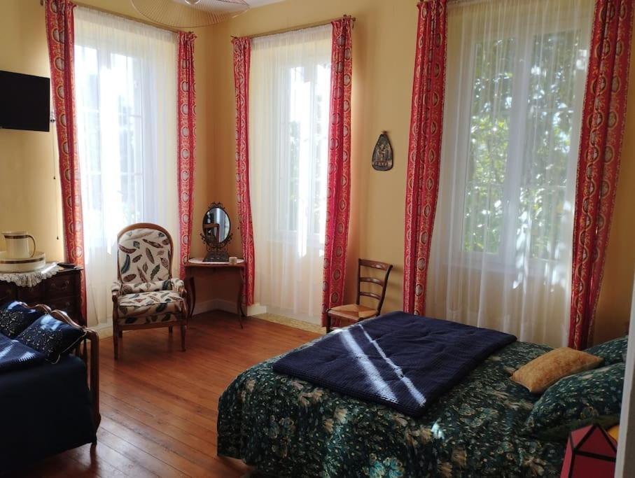 Gite La Burthe Monprimblanc ภายนอก รูปภาพ